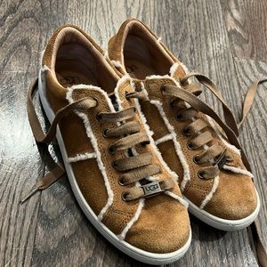 UGG WOMENS MILO SPILL SEAM TRAINERS SHERPA SUEDE